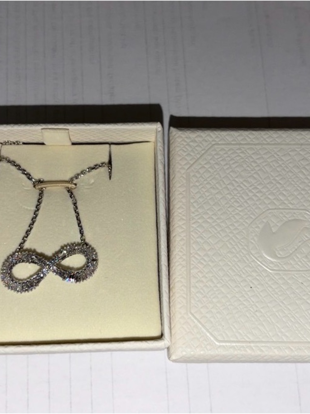 Women’s Swarovski Infinity necklace - Silver